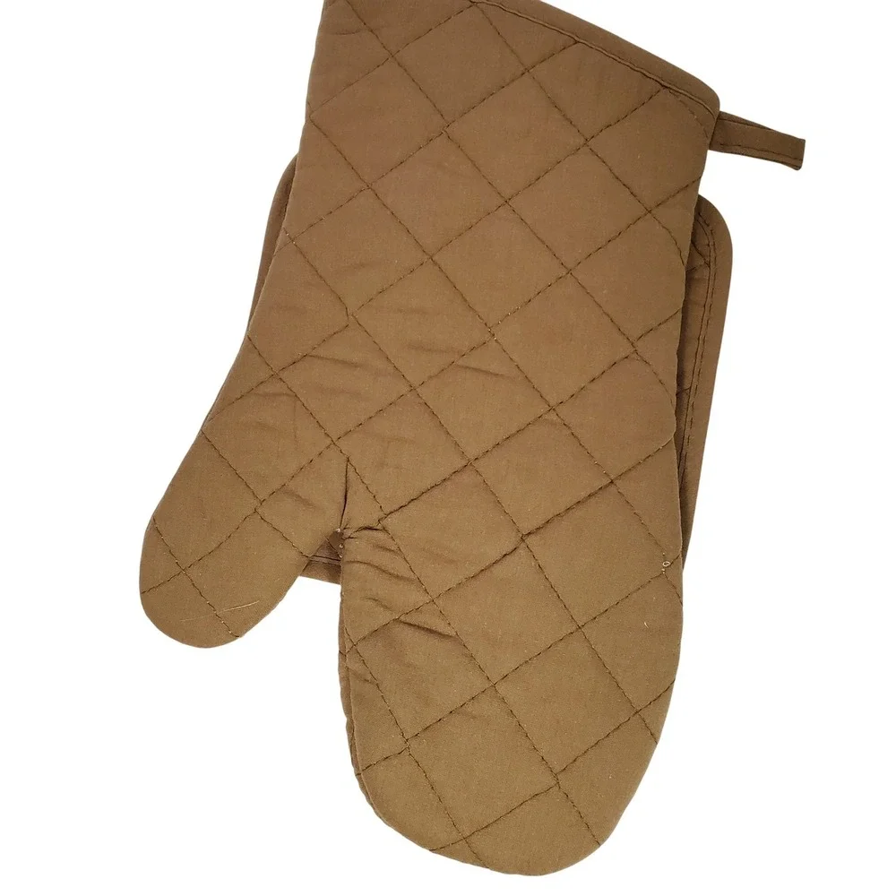 Time to Whip Some Magic Oven Mitt and Pot Holder Set Brown Quilted Kitchenware